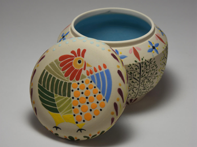 Hen in the Woods (lid off). Porcelain, glaze. 4 x 5 x 5 inches